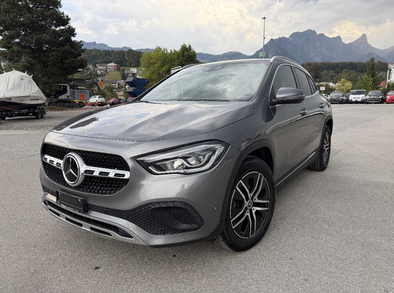 Mercedes Benz GLA 180 AMG Line 7G-DCT